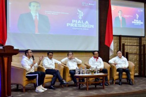 Chief of Presidential Staff Moeldoko, accompanied by Communication and Informatics Minister, Youth and Sports Minister and Head of Creative Economy Agency, attends the launching of E-sport Presidential Cup in Jakarta, Monday (28/1). (Photo: Agung/PR)