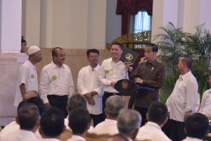 President Jokowi has a dialog with representatives of SugarCane Farmers Association, at State Palace, Jakarta, Wednesday (6/2). (Photo: OJI/PR)