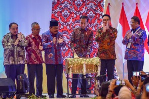 Presiden Jokowi menghadir Puncak Peringatan Hari Pers Nasional 2019, di Grand City, Surabaya, Jatim, Sabtu (9/2) pagi. (Foto: AGUNG/Humas)