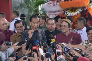 Presiden Jokowi menjawab wartawan usai menghadiri Perayaan Imlek Nasional 2019, di JI Expo Kemayoran, Jakarta, Kamis (7/2) siang. (Foto: OJI/Humas)