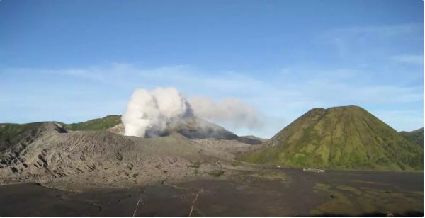 Sekretariat Kabinet Republik Indonesia | Hembuskan Abu Tipis, Gunung ...