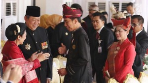 President Jokowi accompanied by First Lady Iriana meets Susilo Bambang Yudhoyono and Ani Yudhoyono. (Photo: IST)