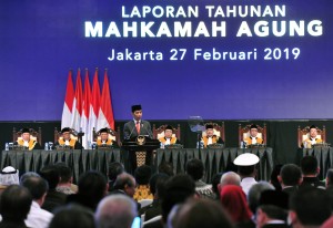 Presiden Jokowi menyampaikan sambutan pada Sidang Pleno Mahkamah Agung RI Tahun 2019, di Jakarta Convention Center, Jakarta, Rabu (27/2) pagi. (Foto: JAY/Humas)