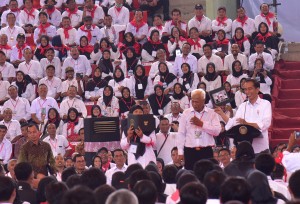 Presiden Jokowi bersilaturahim dengan ribuan THL TBPP, di GOR Jatidiri, Semarang, Jateng, Minggu (4/2) siang. (Foto: OJI/Humas)