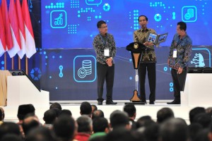 President Jokowi is engaged in a discussion with the participants of the Ministry of Trade's Working Meeting, in Hall 3a ICE BSD, Tangerang, Tuesday (12/3). (Photo by: JAY/PR)