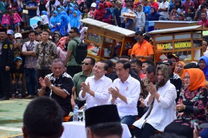 President Jokowi attends Red and White Meatball Event at Deltamas Field, Cikarang, Bekasi Regency, Sunday (3/3) siang. (Photo: Oji/PR)