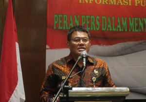 Deputy for Communication, Information and Apparatus of Coordinating of Ministry for Political, Legal and Security Affairs, Rus Nurhadi Sutedjo, reads remarks from the Coordinating Minister at Coordination and Consultation Forum, in Bandung, West Java, Wednesday (20/3). (Photo by: Heni/PR)