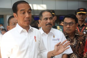 President Jokowi answers reporters questions after inaugurating new Depati Amir Airports terminal, Pangkal Pinang, Bangka Belitung province, Thursday (14/3). (Photo by: Rahmat/PR). 