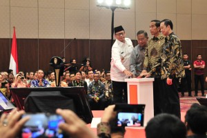 President Jokowi accompanied by a number of officials officiates National Coordination Meeting on Investment, at Nusantara ICE BSD Hall, Tangerang Regency, Tuesday (12/3). (Photo: Jay/PR)