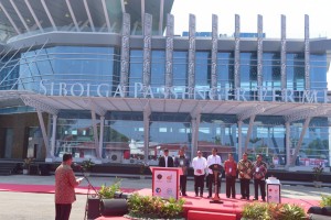 Caption photo: Minister of Transportation Budi K. Sumadi delivers a report during the inauguration of the Sambas Port, Sibolga, North Sumatra, Sunday (17/3). (Photo by: OJI/PR)