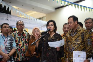 Menkeu Sri Mulyani Indrawati menyampaikan keterangan pers di Kantor Pelayanan Pajak (KPP) Pratama Jakarta Setiabudi 4, Jumat (29/3). (Foto: Humas Kemenkeu/ES)