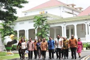 PGI executive board walks in Merdeka Palace after a meeting with President Jokowi in Jakarta, Tuesday (5/3). Photo by: Jay/PR  