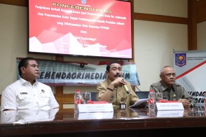 General Secretary of the Ministry of Home Affairs Hadi Prabowo delivers his remarks in a press conference held in Jakarta, Tuesday (19/3). Photo by: PR of Ministry of Home Affairs. 