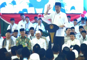 President Jokowi attends cordial meeting with Islamic clerics in Magelang, Central Java, Saturday (23/3). (Photo: Rahmat/PR)