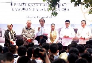 President Jokowi inaugurates Halal Park, at the Gelora Bung Karno (GBK) Senayan Complex, Jakarta, Tuesday (16/4). (Photo by: Rahmat/PR)