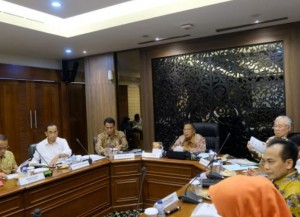 Coordinating Minister for the Economy Darmin Nasution during the Coordination Meeting on Preparation for Ramadan and Eid al-Fitr 1440 H at the Office of Coordinating Ministry for the Economy, Jakarta, Thursday (25/4). (Photo by: PR of the Coordinating Ministry for the Economy)