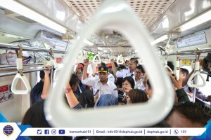 Minister of Transportation Budi Karya Sumadi rides commuter train on Thursday (4/4). (Photo by: Ministry of Transportation)