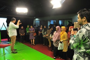 Participants of First Level Functional Translator Education and Training Class VIII of 2019 visit National News Agency Institute Antara, Tuesday (9/4). (Photo by: Jay/PR)