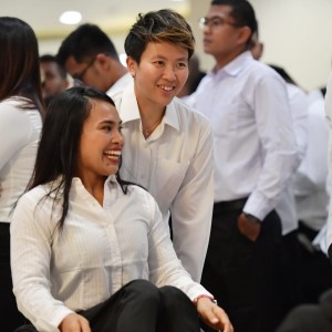 Liliyana Butet Natsir, an Indonesian remarkable shuttler receives Decree of Civil Servant Candidates (CPNS) at office of Ministry of Youth and Sports, Jakarta, Tuesday (2/4) (Photo: PR of Ministry of Youth and Sports).