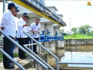 Minister of Public Works and Public Housing inspects Copong Dam in Garut 