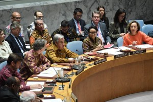 Minister of Foreign Affairs Retno Marsudi chairs the UNSC session in New York, the United States, attended by delegates wearing batik clothing. (Photo by: Indonesian Ministry of Foreign Affairs)