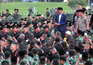 Presiden Jokowi menghadiri Buka Puasa dengan Keluarga Besar TNI-Polri dan Masyarakat Tahun 2019, di Lapangan Monumen Nasional, Medan Merdeka, Jakarta Pusat, Kamis (16/5) petang. (Foto: Rahmat/Humas)