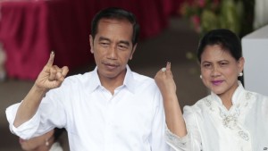 President Jokowi and First Lady Ibu Iriana cast their votes in the Simultaneous Elections on April 17 2019. (Photo by: IST)