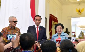 Presiden Jokowi usai menerima Presiden ke-5 RI Megawati dan Wapres ke-6 RI Try Sutrisno di Istana Merdeka, Selasa (21/5).
