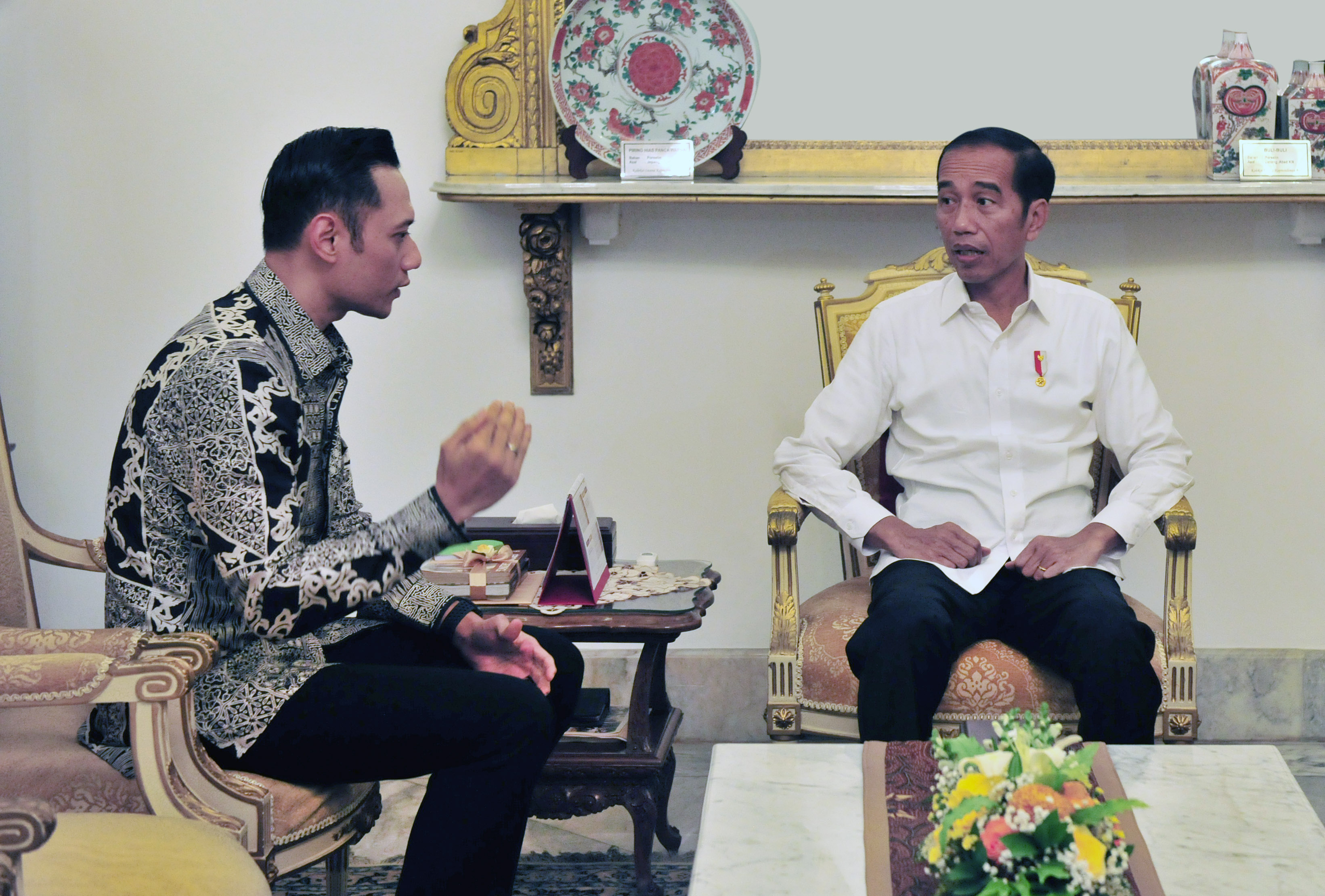 Image result for Presiden Joko Widodo bertemu dengan Agus Harimurti Yudhoyono dan AHY