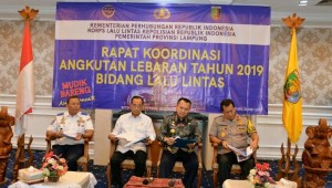 Menhub Budi K. Sumadi bersama Gubernur Lampung dan Kapolda Lampung saat hadir dalam Rakor Angkutan Lebaran, di Bandar Lampung, Kamis (23/5). (Foto: Humas Kemenhub)