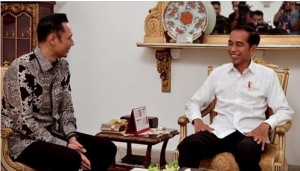 President Jokowi meets with Agus Harimurti Yudhoyono at Merdeka Palace, Jakarta, Thursday (2/5). Photo by: twitter account @jokowi