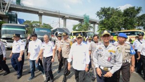 : Minister of Transportation inspects Kampung Rambutan bus station, Thursday (6/6). (Photo by: Ministry of Transportation)