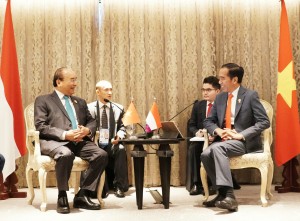 Presiden Jokowi dan PM Viet Nam lakukan pertemuan bilateral di Hotel Athenee Bangkok, Sabtu (22/6). (Foto: Humas/Moerti)