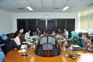 Delegasi dari Kementerian Legislasi Republik Korea bertemu dengan Tim Sekretariat Kabinet (Setkab) di Gedung Pakarti Lantai 11, Jalan Tanah Abang III No. 25-27, Jakarta Pusat, Senin (24/6) siang. (Foto: JAY/Humas)