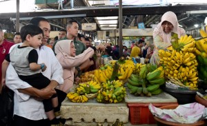 Presiden Jokowi beserta keluarga mengunjungi Pasar Gede, Solo, Jawa Tengah (Foto: BPMI)