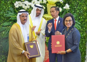 President Jokowi and Crown Prince of Abu Dhabi Mohamed bin Zayed Al Nahyan witness the signing of MoUs at the Bogor Presidential Palace, Wednesday (24/7). (Photo by: Agung/PR)