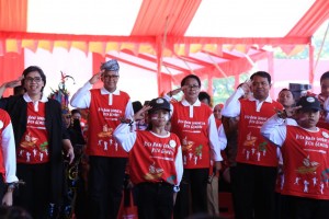Menteri PPPA Yohana Yembise menghadiri acara Peringatan Hari Anak Nasional 2019, di Lapangan Karebosi, Makassar, Selasa (27/7) pagi. (Foto: Humas Kementerian PPPA)