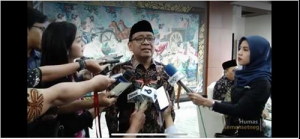 Mensesneg Pratikno menjawab wartawan di Gedung Utama Kemensetneg, Jakarta, Senin (29/7) pagi. (Foto: Humas Kemensetneg)