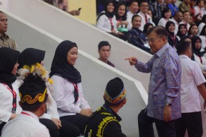 Wapres Jusuf Kalla menghadiri Pembukaan Pembukaan Pelatihan Dasar (Latsar) bagi sekitar 6.000 CPNS 2018, di Istora Senayan, Jakarta, Rabu (24/7) siang. (Foto: OJI/Humas)