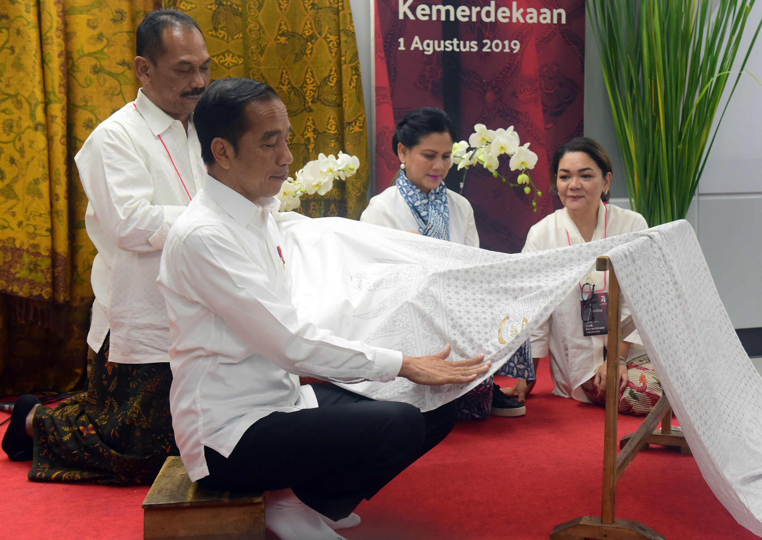 Sekretariat Kabinet Republik Indonesia | President Jokowi: Batik Should ...