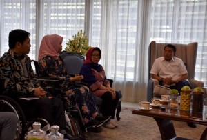 Kepala Staf Kepresidenan Moeldoko menerima Drg. Romi Syofpa Ismail yang datang bersama Pengurus Pusat PDGI, di Gedung Bina Graha, Jakarta, Kamis (1/8) siang. (Foto: Humas KSP)