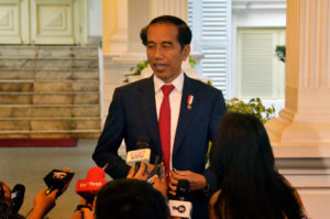 President Jokowi delivers a press statement related to the riots in Papua, on the veranda of the Merdeka Palace, Jakarta, Monday (19/8). (Photo by: Agung/PR)