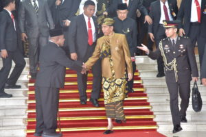 Presiden Jokowi meninggalkan Gedung Nusantara MPR/DPR/DPD RI, di Senayan, Jakarta, Jumat (16/8) siang, usai menyampaikan pidato kenegaraan. (Foto: Deny S/Humas)