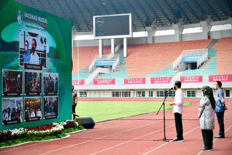 Peninjauan vaksinasi di Pakansari