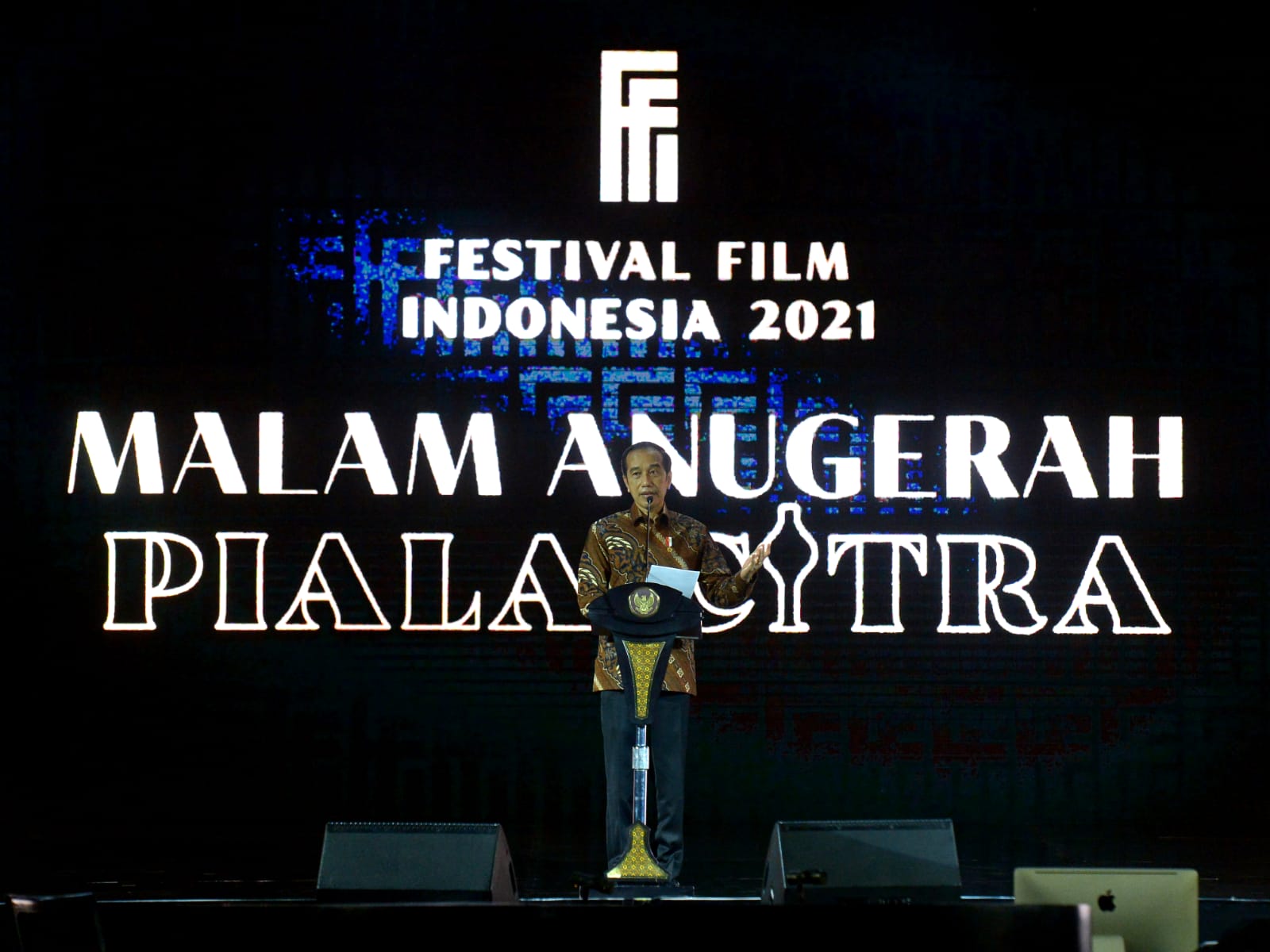 Sekretariat Kabinet Republik Indonesia |  Presiden Jokowi menghadiri Anugerah Festival Film Indonesia 2021