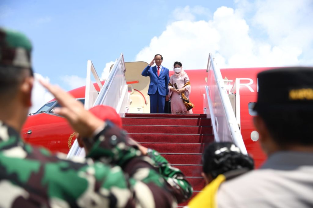 Presiden Jokowi dan Ibu Iriana  ke Thailand Hadiri APEC