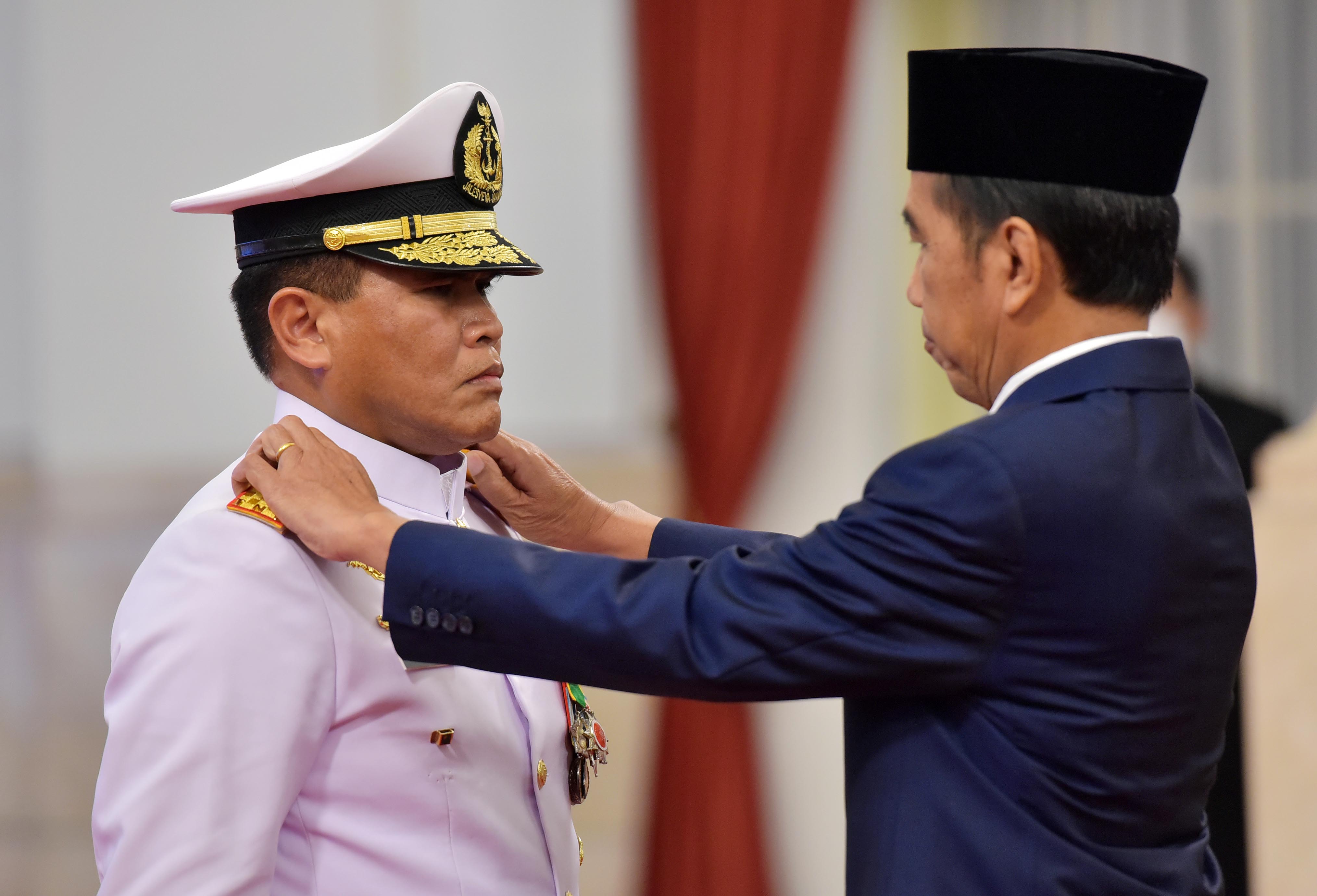 Presiden Jokowi melantik Laksamana TNI Muhammad Ali menjadi Kepala Staf Angkatan Laut (KSAL). di Istana Negara Jakarta, Rabu (28/12/2022) (Foto: Humas Setkab/Djay)