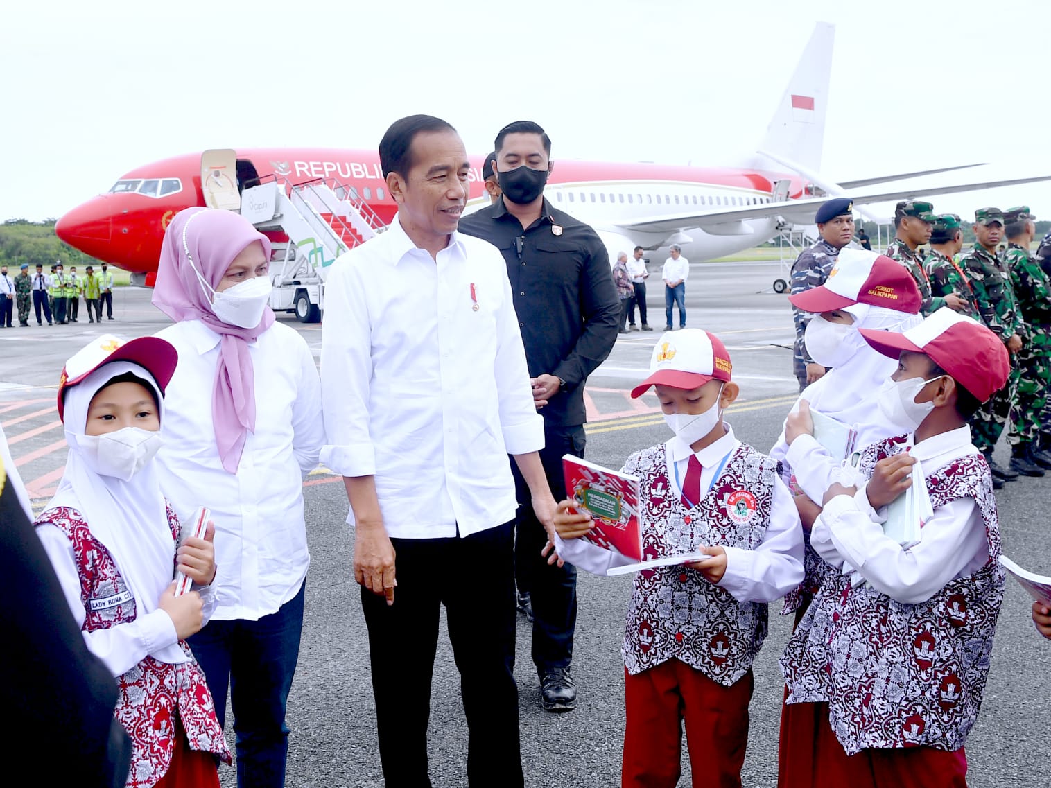 Presiden Jokowi Tiba di Balikpapan, Sejumlah anak-anak SD Sempat Menangis