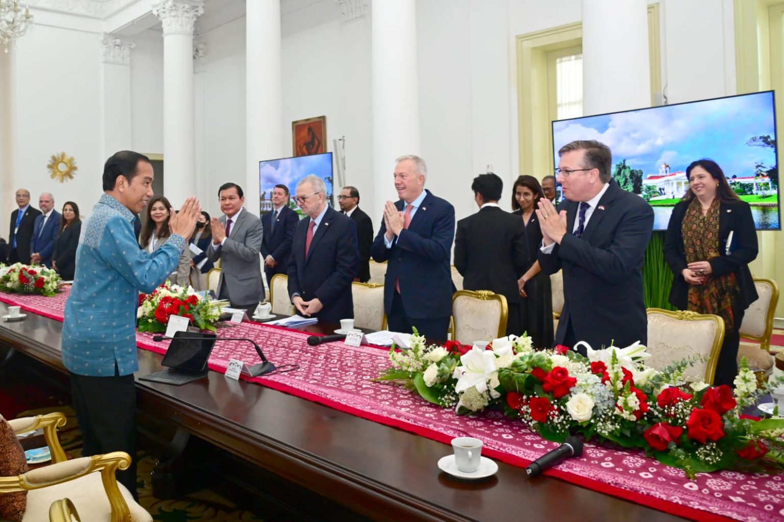 Sekretariat Kabinet Republik Indonesia President Jokowi Meets With Us