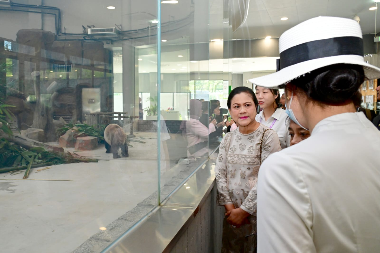 Sekretariat Kabinet Republik Indonesia Pagi Hari Di Chengdu Ibu